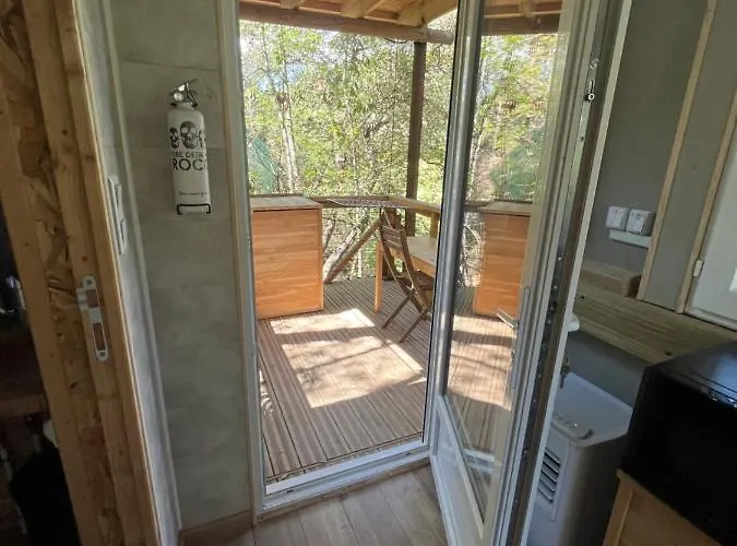 Chalet Dans Les Arbres